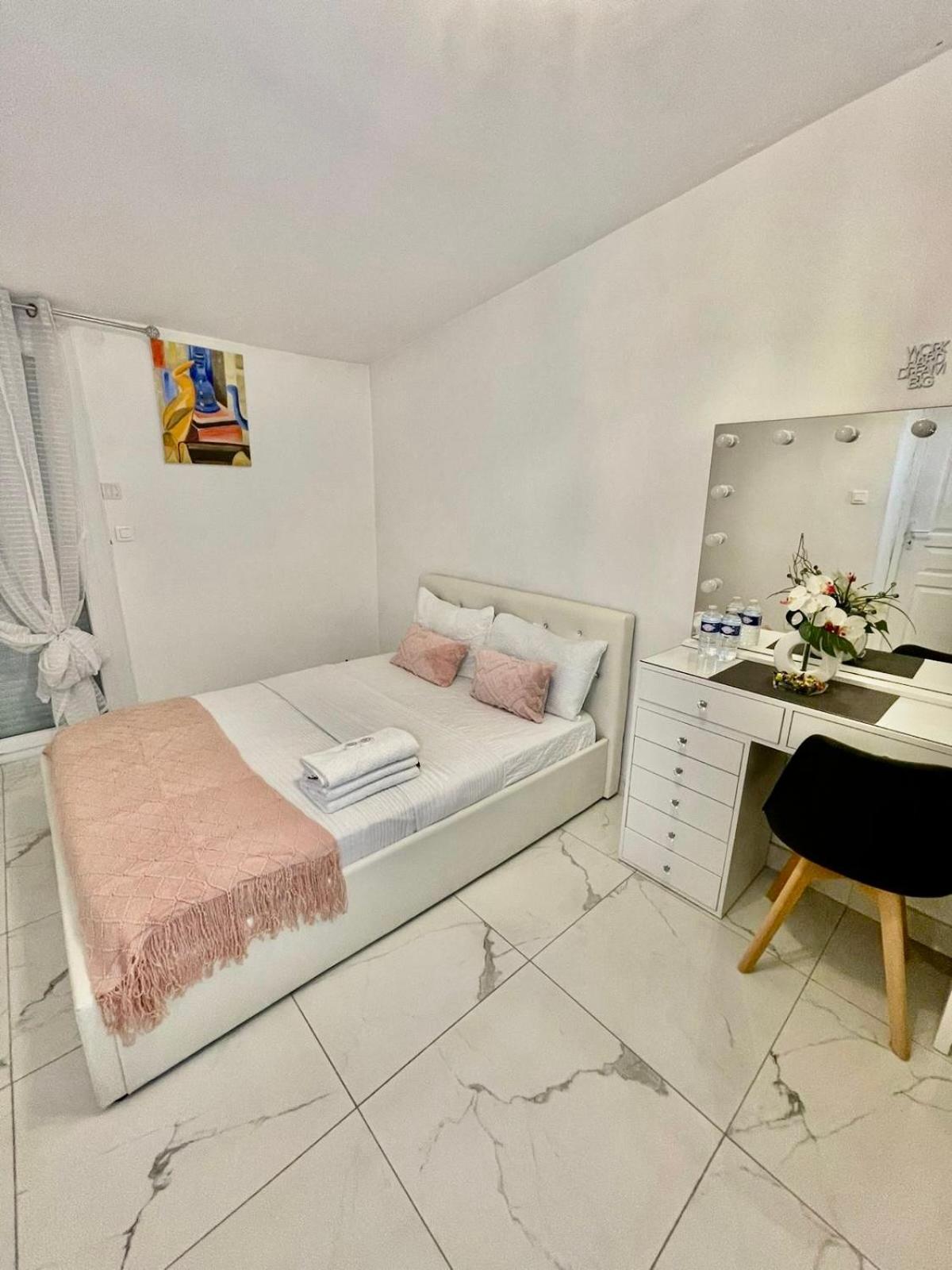 Agreable Chambre Menucourt Exterior foto