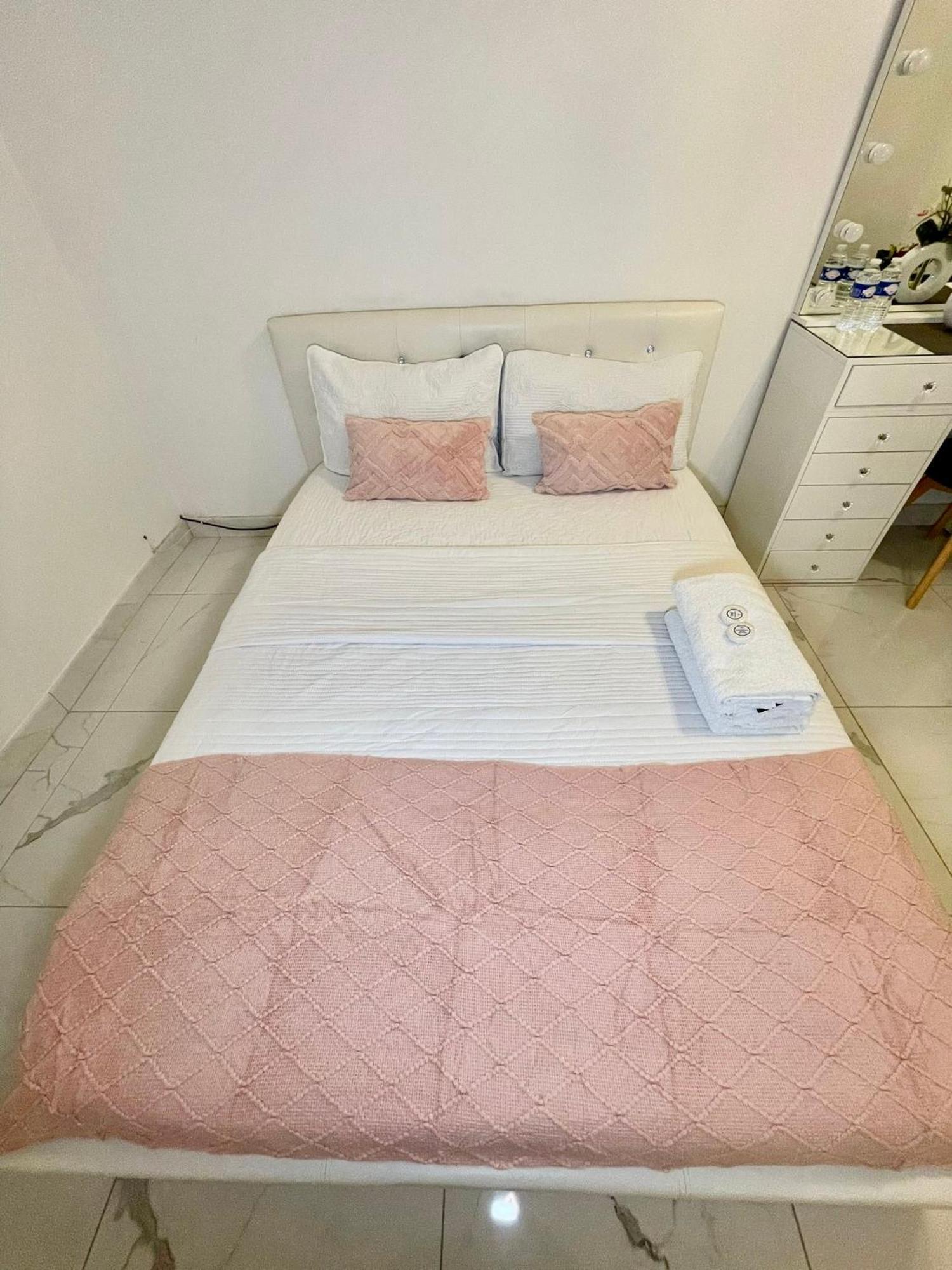 Agreable Chambre Menucourt Exterior foto